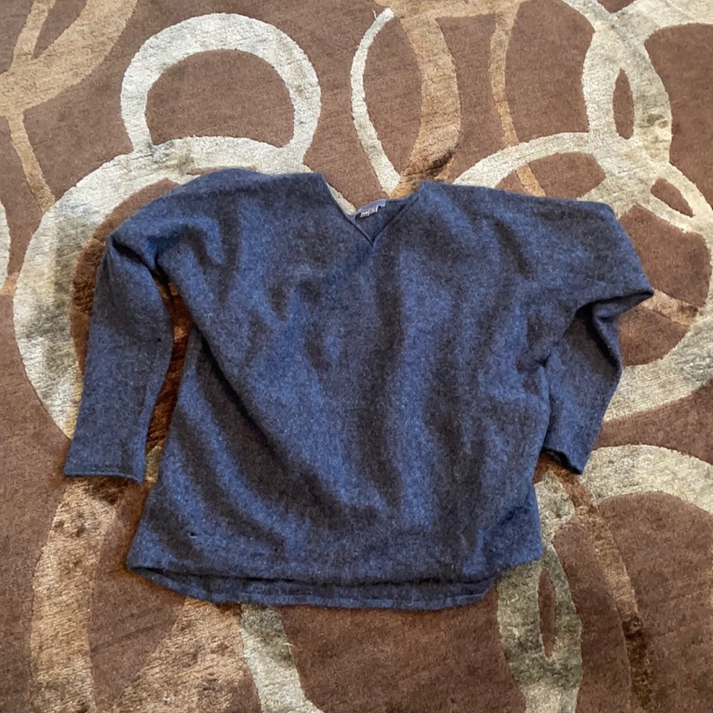 Vince 100 percent cashmere sweater.. size S